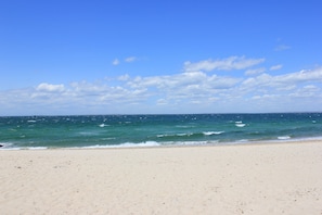 Beach nearby, sun loungers, beach towels