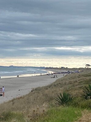 Beach - Ocean Front Beach Pad (Papamoa)