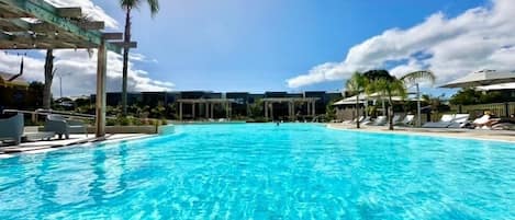Piscine extérieure, piscine chauffée