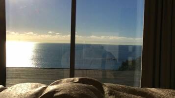 3 chambres, coffres-forts dans les chambres, fer et planche Ă repasser