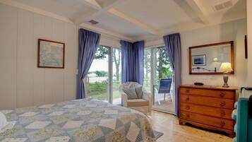 2 bedrooms, iron/ironing board, WiFi (free), bed sheets
