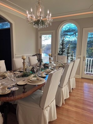 Dining - "Luxury Waterfront Retreat – Spacious, Secluded, and Perfect for Events!"
 (Wareham)