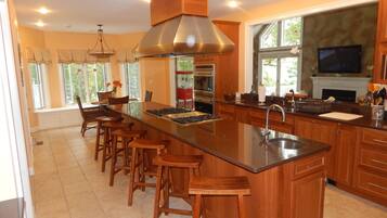 雪櫃、微波爐、焗爐、爐具