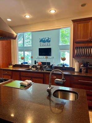 Fridge, microwave, oven, stovetop - "Luxury Waterfront Retreat – Spacious, Secluded, and Perfect for Events!"
 (Wareham)
