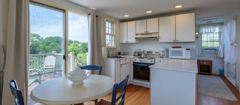 Nantucket Private Oasis - 6BR Pet-Friendly Home, Short Drive to Quidnet Beach