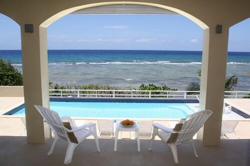 OCEANFRONT LUXURY VILLA, 4900sf, 4br, 4bth, billiards and Gym