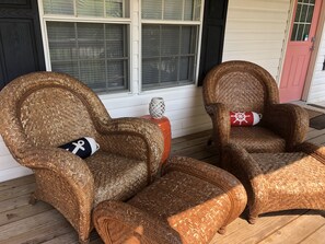 Property grounds - Sea La Vie Coastal Cottage with Hot tub (Sneads Ferry)