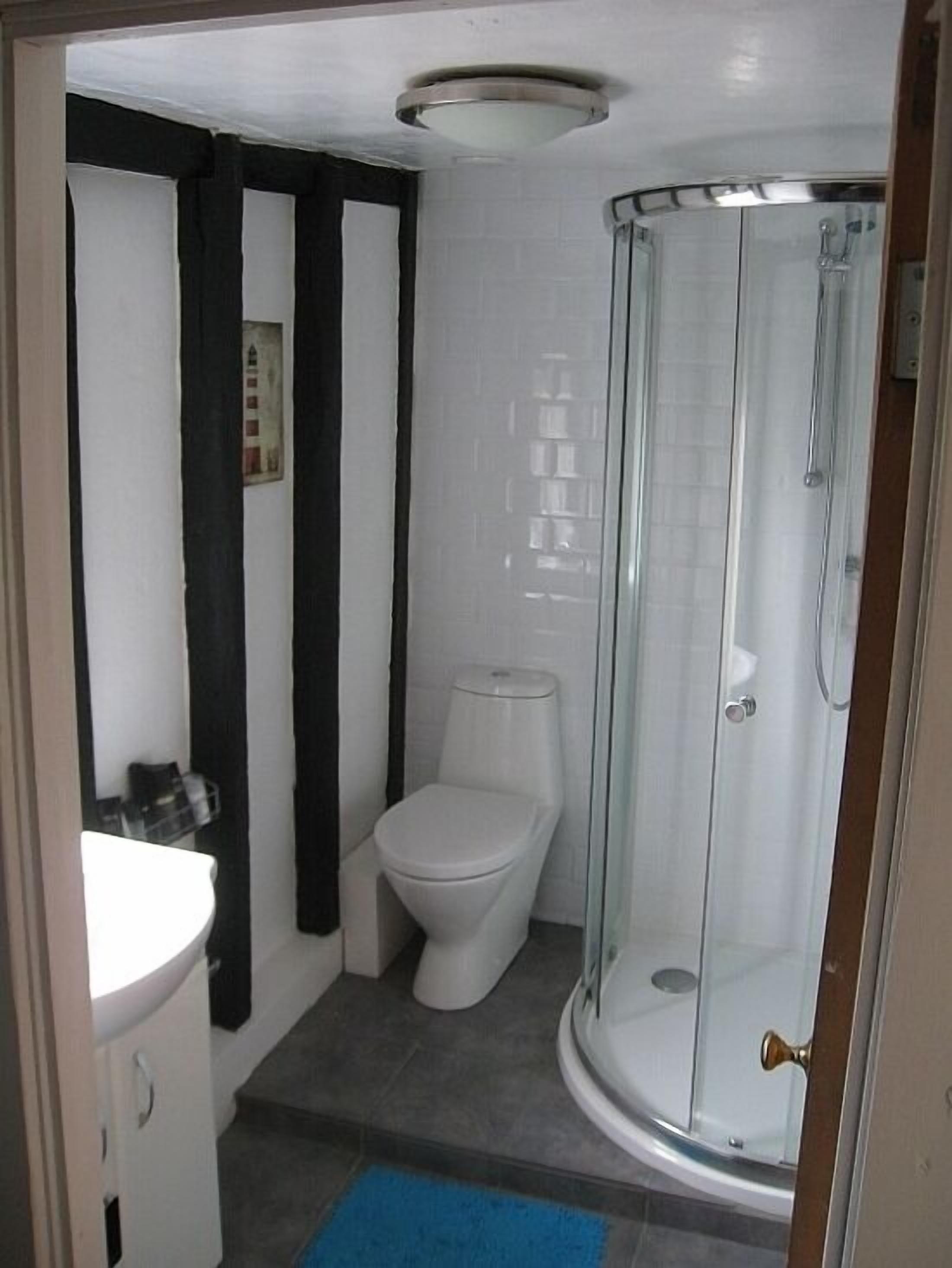 Shower, hair dryer, towels, toilet paper