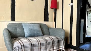 Smart TV, fireplace, stereo