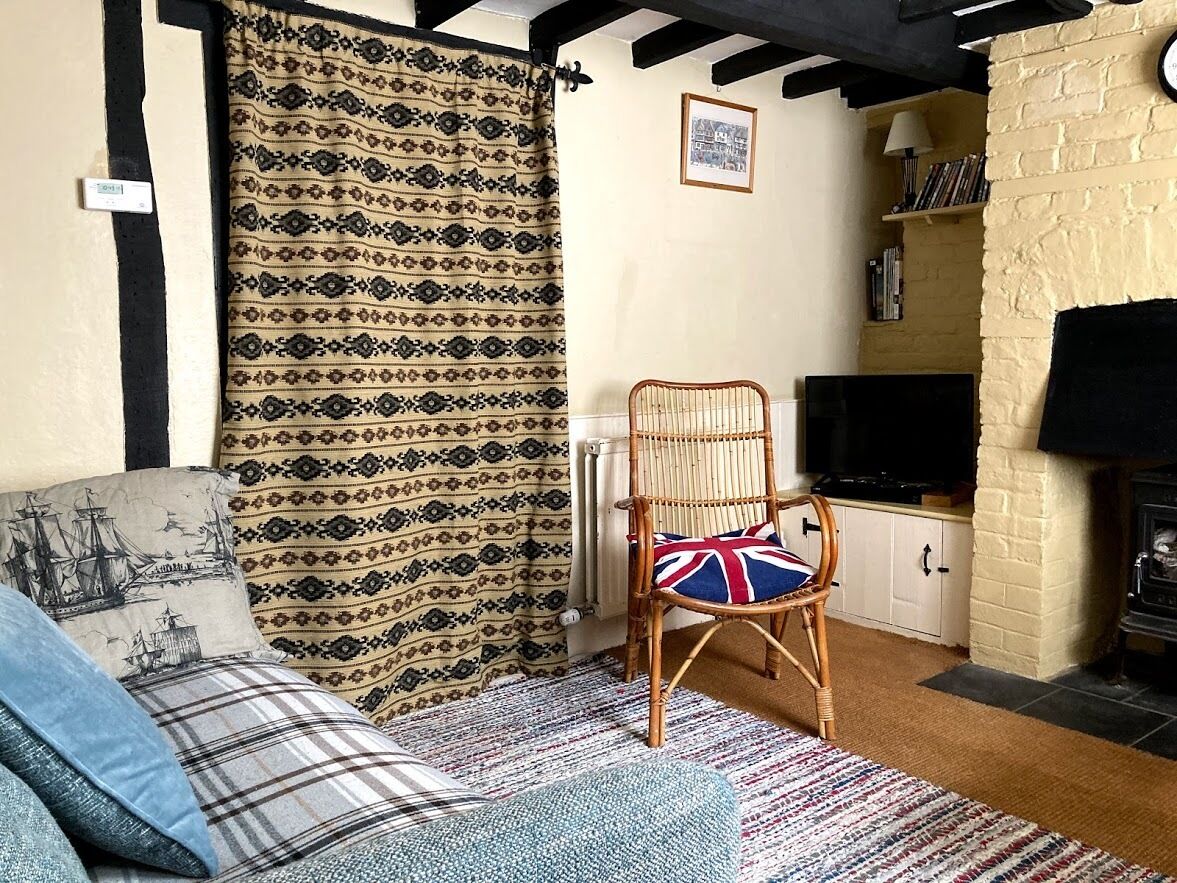 Smart TV, fireplace, DVD player, stereo