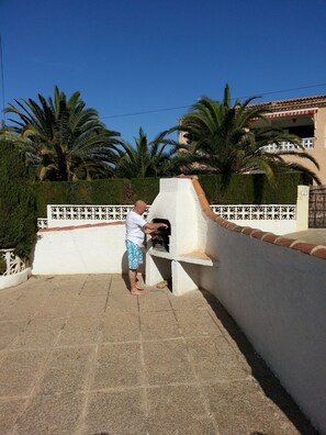 Property grounds - 5 DBR villa.Dual level with own pool. Walking distance to Calpe's Levante beach (Alicante)