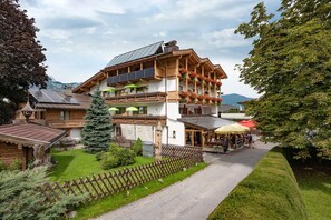 Exterior - Hotel Theresia Garni (Sankt Johann in Tirol)