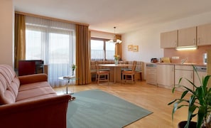 In-room dining - Hotel Theresia Garni (Sankt Johann in Tirol)