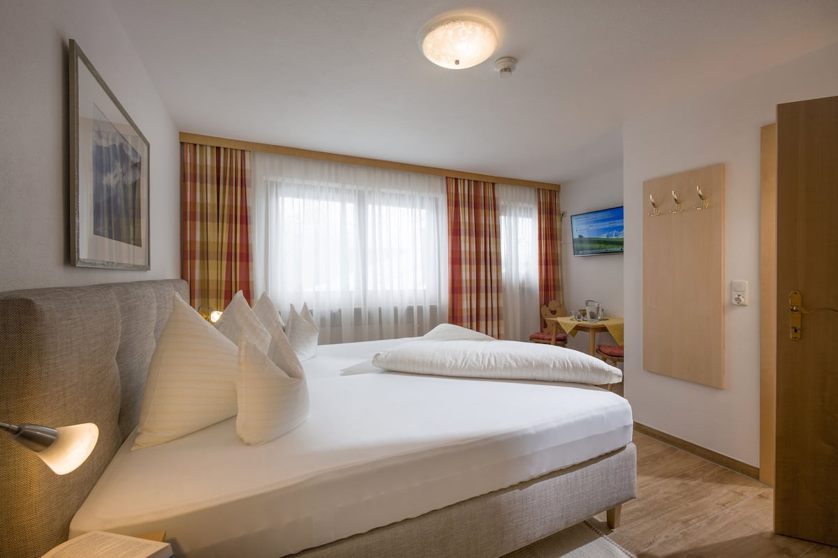 Wifi gratis y ropa de cama