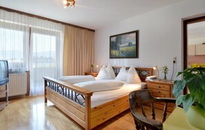 Free WiFi, bed sheets - Hotel Theresia Garni (Sankt Johann in Tirol)