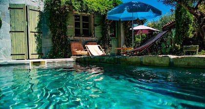 Maison de charme en pierres, un petit paradis paisible entourée de montagne ...