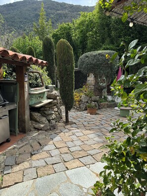 Property grounds - Charming stone house, a peaceful little paradise surrounded by mountains ... (Ucciani)