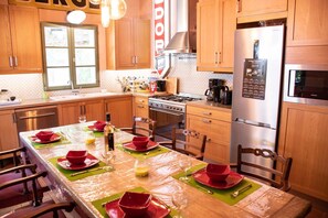 Fridge, microwave, oven, stovetop - Charming stone house, a peaceful little paradise surrounded by mountains ... (Ucciani)