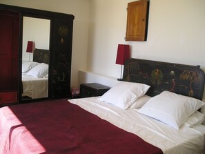 4 chambres, fer et planche à repasser, Wi-Fi, literie fournie