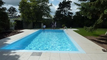 Piscina all'aperto, una piscina riscaldata