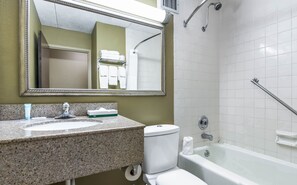 Standard Room, 2 Queen Beds, Non Smoking | Bathroom | Hydromassage showerhead, hair dryer, towels - Econo Lodge (Albert Lea)