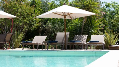 Quiet Provencal property, private heated pool, 8-9 people, 3 km from the sea