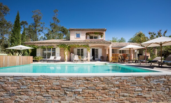 Ulkouima-allas, lämmitetty uima-allas