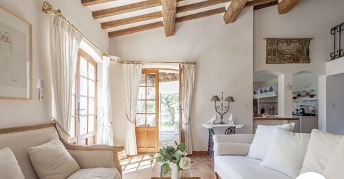 Villa Spacieuse et authentique, orientée sud, piscine et terrasses 