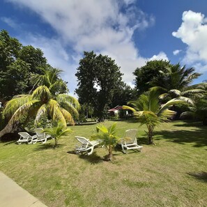 Property grounds - For your family vacation or friends in comfortable and spacious apartment " (Terre-de-Haut)