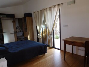 2 Schlafzimmer, Schreibtisch, Bügeleisen/Bügelbrett, kostenloses WLAN