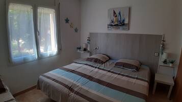 1 dormitorio, tabla de planchar con plancha, wifi