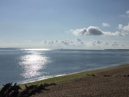 House on 1,700 m² of wooded and enclosed land very quiet and close to the sea