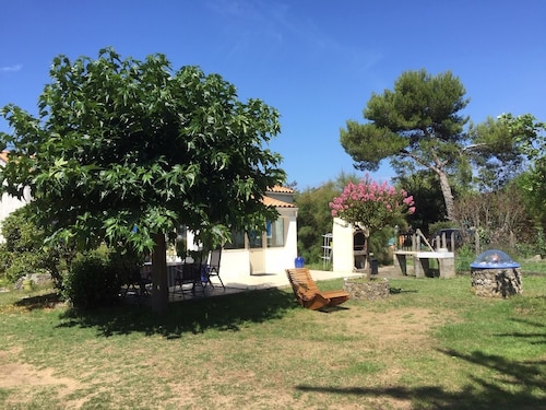 Maison sur 1 700 m² de terrain arboré et clos très calme et proche de la mer
