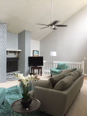 Smart-TV, Kamin, DVD-Player, Tischtennisplatte