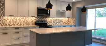 Super close to campus and Lloyd Noble Center. Clean home with updated kitchen.