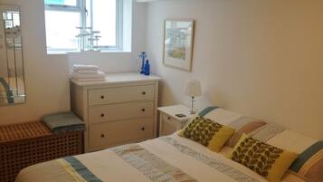 1 soverom, strykejern/-brett, wi-fi (inkludert) og sengetøy