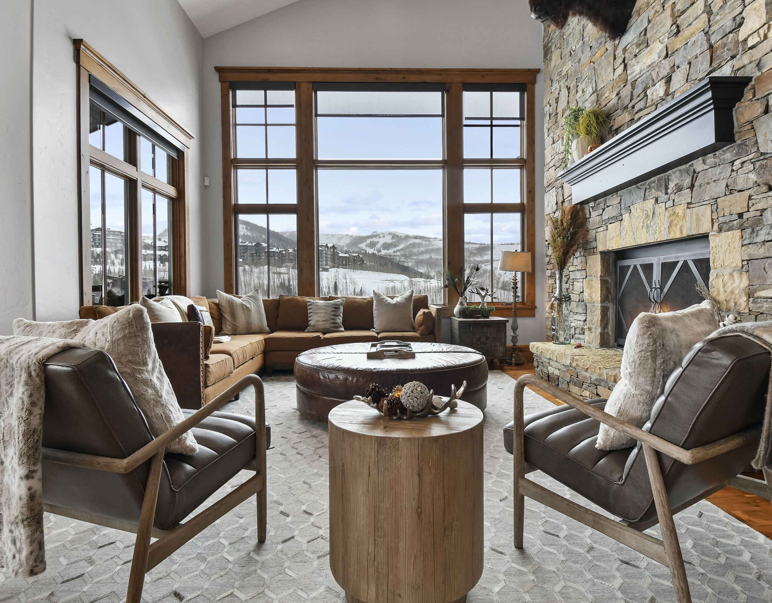 Televisio, takka, videopelejä, DVD-soitin