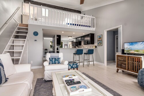 Home Away From Home! 3 Bedroom Home Completely Updated; community pool access and BHI club access