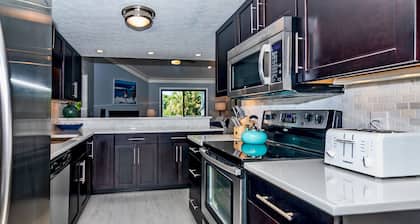 Home Away From Home! 3 Bedroom Home Completely Updated; community pool access and BHI club access