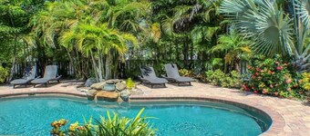 Palm Oasis East Villa, Shared Heated Salt Pool, Steps to the Beach, Ground Level