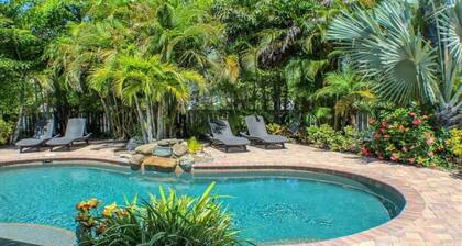 Palm Oasis East Villa, Shared Heated Salt Pool, Steps to the Beach, Ground Level