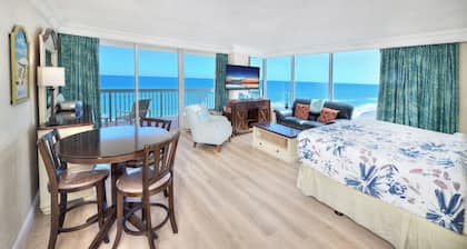 1110 -Oceanfront- Private Balcony - Pools Closed