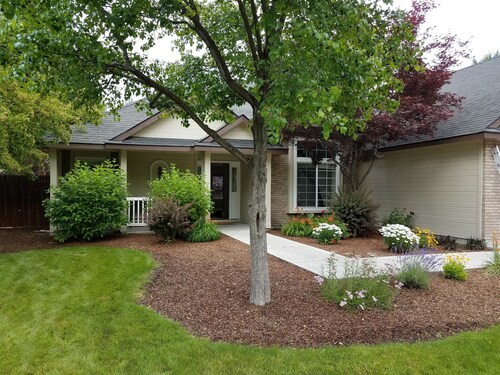 Eagle ~ Great Sky Neighborhood ~ 4-Bdrms  ~ Near Pool & Shopping ~ ALL Amenities