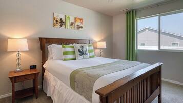 4 chambres, bureau, fer et planche Ă repasser, lit parapluie