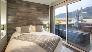 2 bedrooms, iron/ironing board, WiFi, bed sheets - Baker Street Central - Balcony With Incredible Mountain View (Nelson)