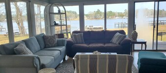 Maison confortable avec atterrissage de bateau privé