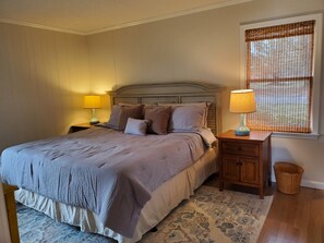 3 quartos, ferros/tábuas de passar roupa, berço de viagem