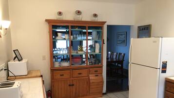 KylskÄp, mikrovÄgsugn, ugn och spishÀll