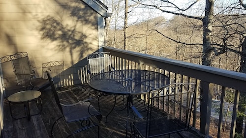 RARE 3B/2B Mountain Top Condo Walk to the Slopes and Resturants! Slope Views!