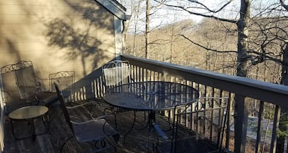 RARE 3B/2B Mountain Top Condo Walk to the Slopes and Resturants! Slope Views!